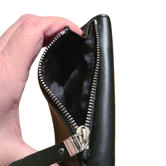 MICHAEL KORS BLAKELY WALLET EUC - Picture 5 of 6